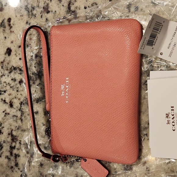 🔥NWT Coach Wristlet pink - Picture 2 of 7